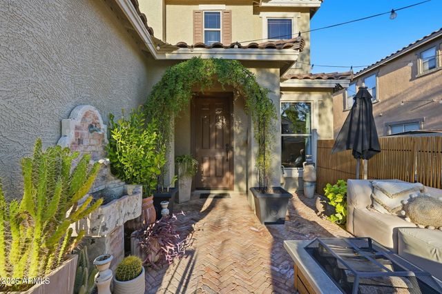 25855 N SANDSTONE Way, Surprise, AZ 85387