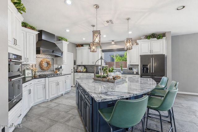 25855 N SANDSTONE Way, Surprise, AZ 85387