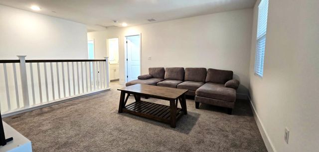 420 Monastery Dr, Lathrop, CA 95330