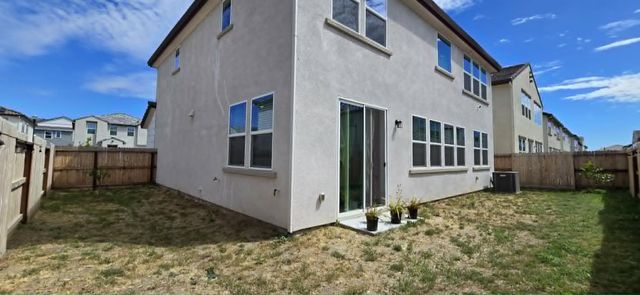 420 Monastery Dr, Lathrop, CA 95330