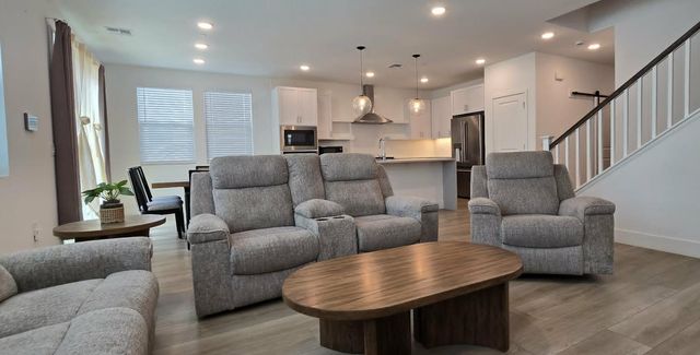420 Monastery Dr, Lathrop, CA 95330