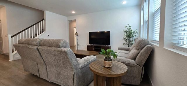 420 Monastery Dr, Lathrop, CA 95330