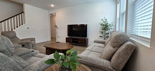 420 Monastery Dr, Lathrop, CA 95330