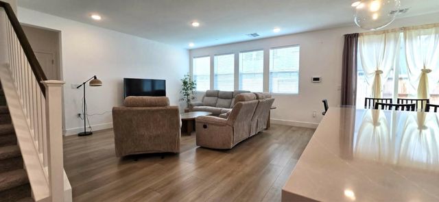 420 Monastery Dr, Lathrop, CA 95330