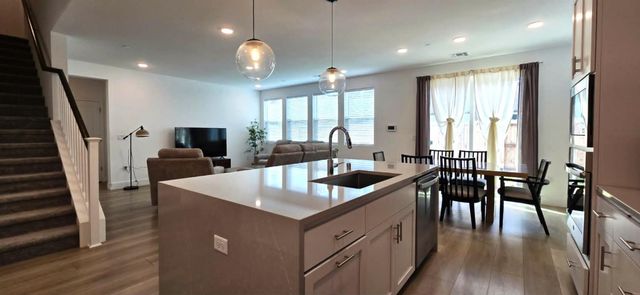 420 Monastery Dr, Lathrop, CA 95330