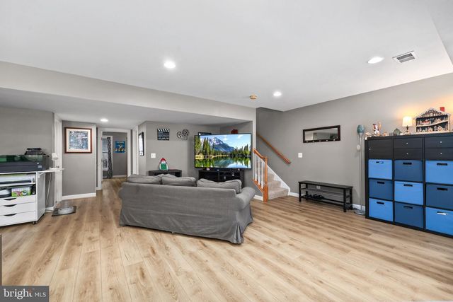 12801 HALF MOON LN, Woodbridge, VA 22192