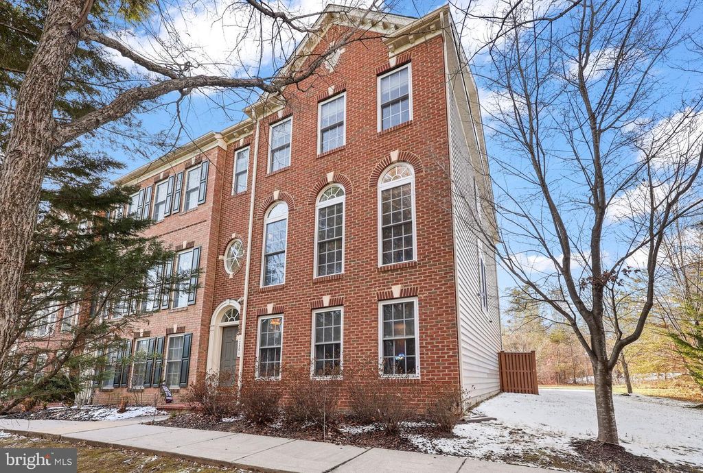 12801 HALF MOON LN, Woodbridge, VA 22192