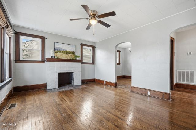 1614 Broad Street, Bristol, TN 37620