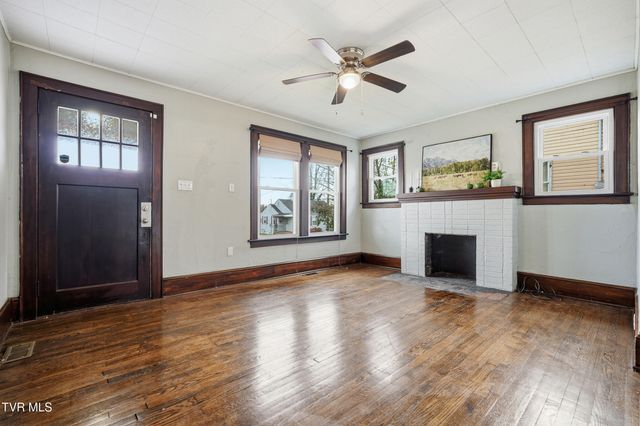 1614 Broad Street, Bristol, TN 37620