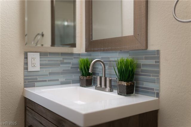 3318 North DECATUR Boulevard 2143, Las Vegas, NV 89130