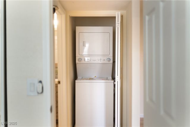 3318 North DECATUR Boulevard 2143, Las Vegas, NV 89130