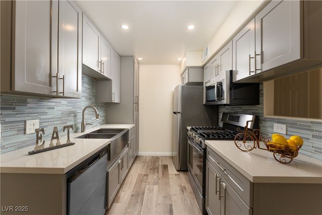 3318 North DECATUR Boulevard 2143, Las Vegas, NV 89130