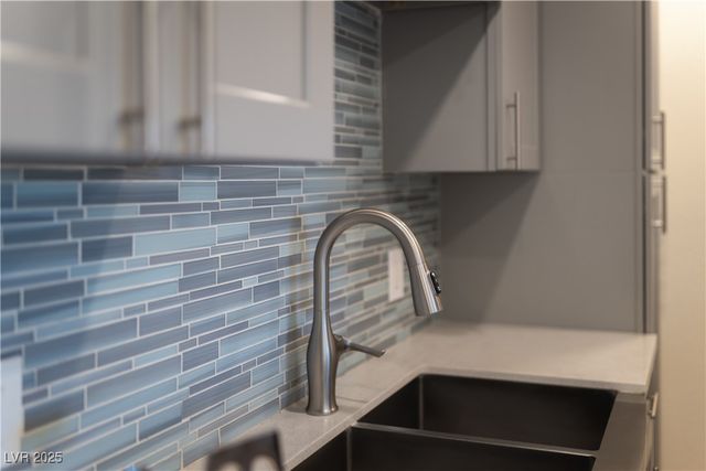 3318 North DECATUR Boulevard 2143, Las Vegas, NV 89130