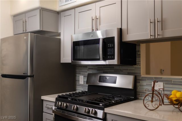 3318 North DECATUR Boulevard 2143, Las Vegas, NV 89130