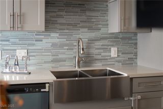 3318 North DECATUR Boulevard 2143, Las Vegas, NV 89130