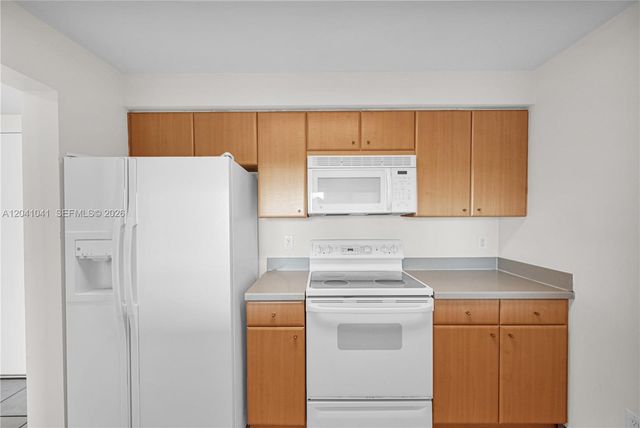 2475 Brickell Ave 703, Miami, FL 33129