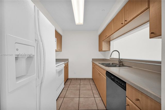 2475 Brickell Ave 703, Miami, FL 33129