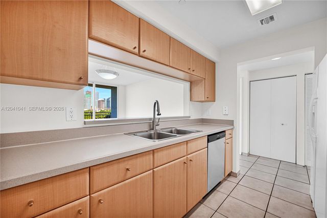 2475 Brickell Ave 703, Miami, FL 33129