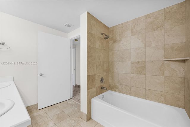 2475 Brickell Ave 703, Miami, FL 33129