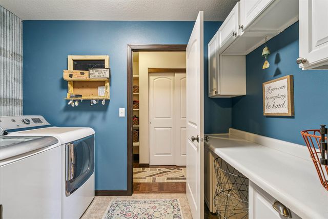 1610 Rocky Ridge Road, Cedar Falls, IA 50613