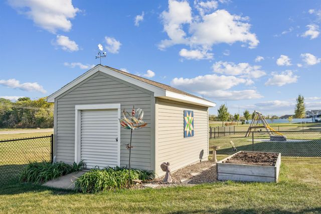 1610 Rocky Ridge Road, Cedar Falls, IA 50613