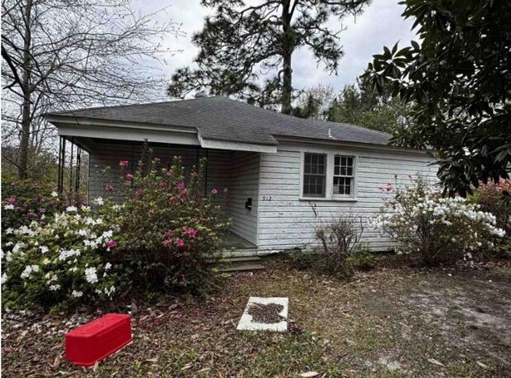 912 Dennis, Leesville, LA 71446