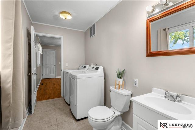8310 Chestnut Lane, Lincoln, NE 68510