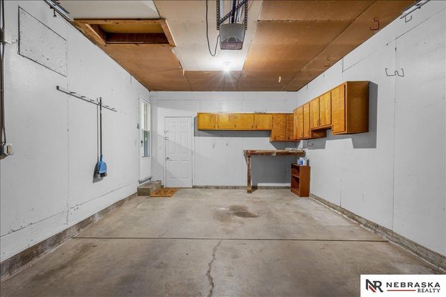 8310 Chestnut Lane, Lincoln, NE 68510