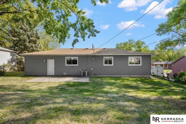 8310 Chestnut Lane, Lincoln, NE 68510