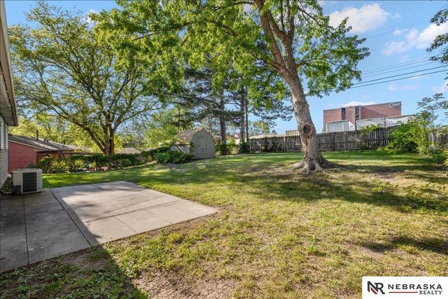 8310 Chestnut Lane, Lincoln, NE 68510