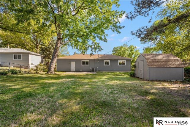 8310 Chestnut Lane, Lincoln, NE 68510