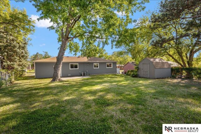 8310 Chestnut Lane, Lincoln, NE 68510