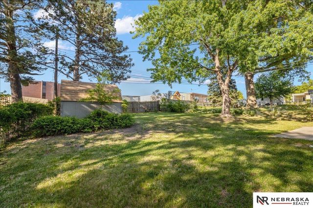 8310 Chestnut Lane, Lincoln, NE 68510