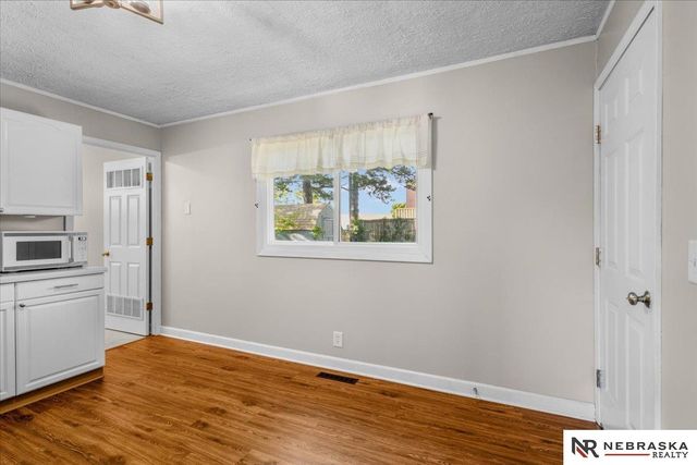 8310 Chestnut Lane, Lincoln, NE 68510