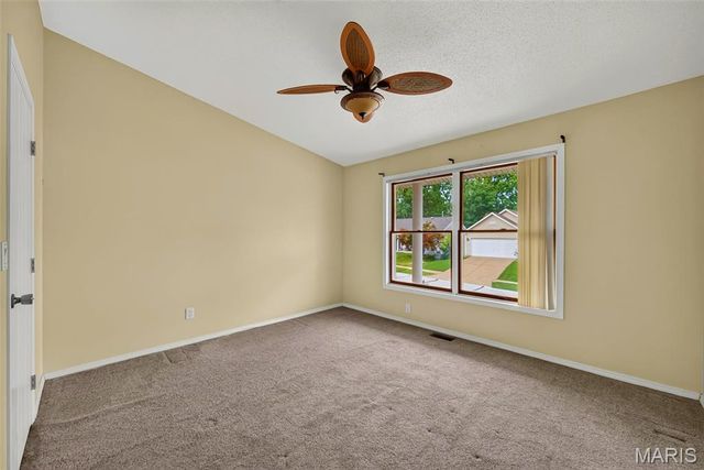 12115 Glenpark Drive, Maryland Heights, MO 63043