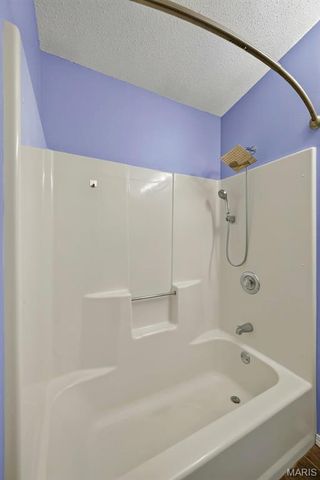 12115 Glenpark Drive, Maryland Heights, MO 63043