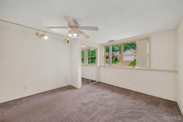 12115 Glenpark Drive, Maryland Heights, MO 63043