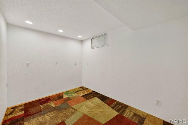 12115 Glenpark Drive, Maryland Heights, MO 63043