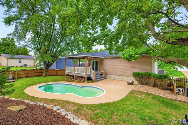 12115 Glenpark Drive, Maryland Heights, MO 63043