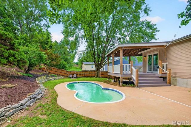 12115 Glenpark Drive, Maryland Heights, MO 63043