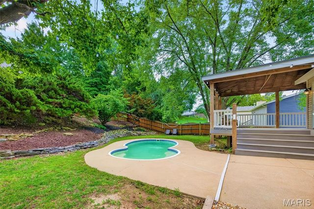 12115 Glenpark Drive, Maryland Heights, MO 63043