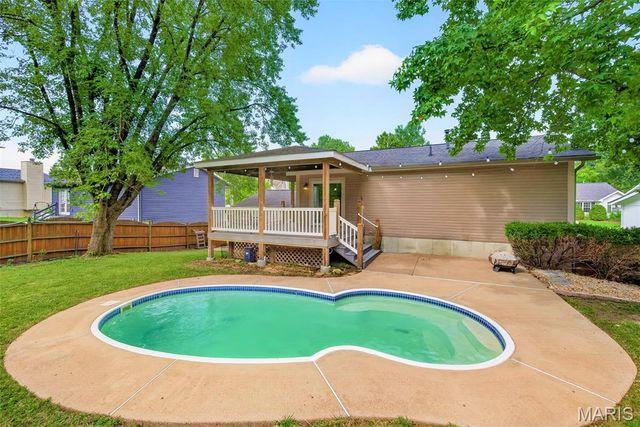 12115 Glenpark Drive, Maryland Heights, MO 63043