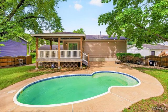 12115 Glenpark Drive, Maryland Heights, MO 63043