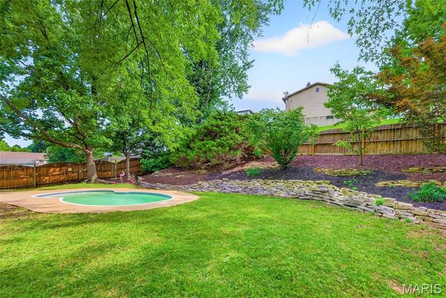 12115 Glenpark Drive, Maryland Heights, MO 63043