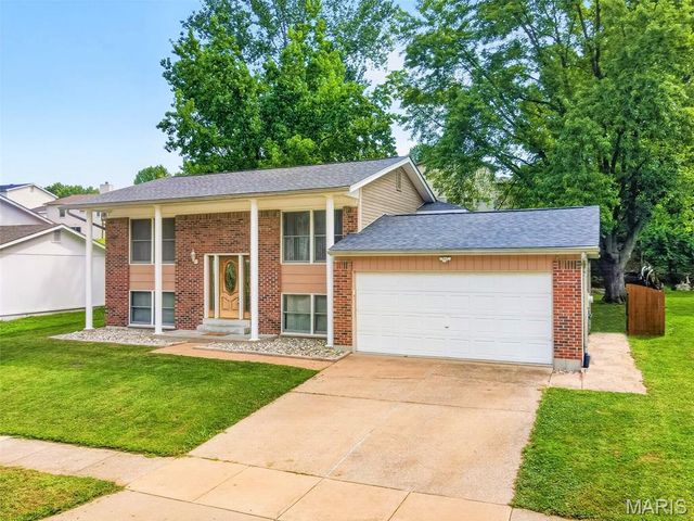 12115 Glenpark Drive, Maryland Heights, MO 63043