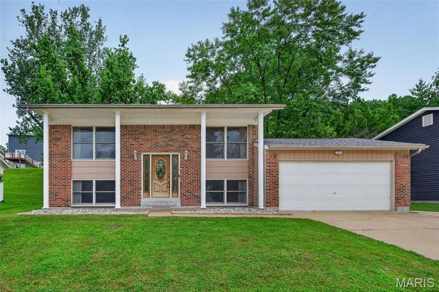 12115 Glenpark Drive, Maryland Heights, MO 63043