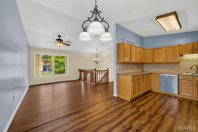 12115 Glenpark Drive, Maryland Heights, MO 63043