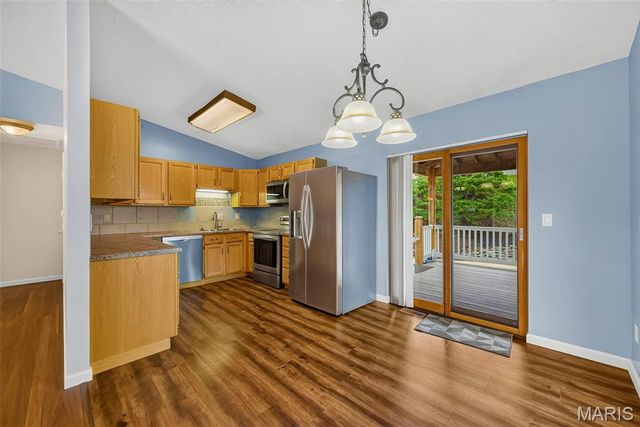 12115 Glenpark Drive, Maryland Heights, MO 63043