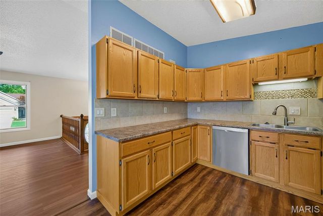 12115 Glenpark Drive, Maryland Heights, MO 63043