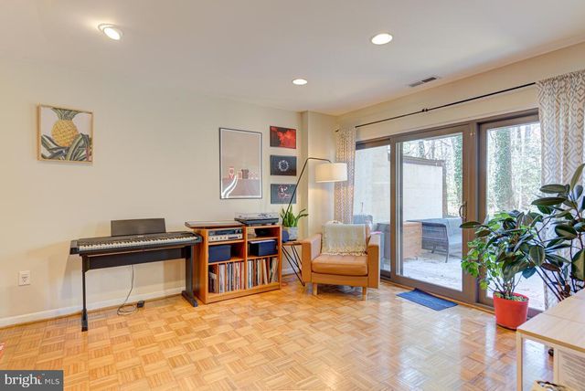 11621 NEWBRIDGE CT, Reston, VA 20191